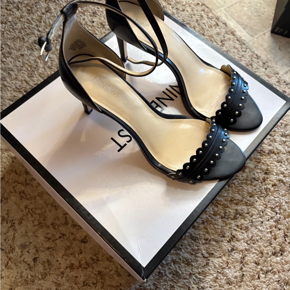 Nine West Black Heels with Elegant Design